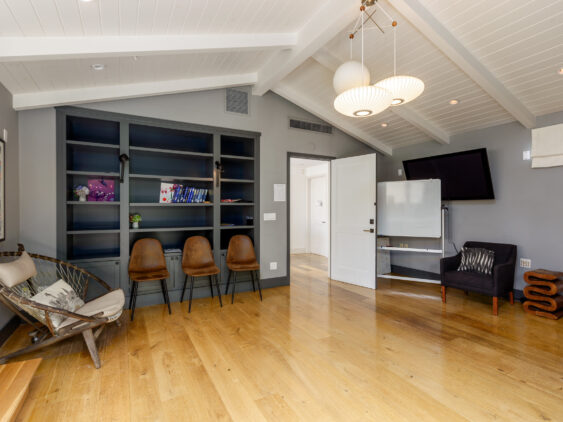 Group space for addiction treatment in Los Angeles California. Tulua health