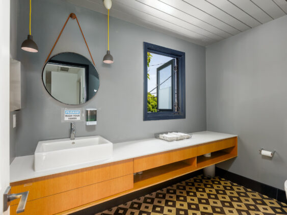 Interior washroom addiction treatment in Los Angeles California. Tulua health